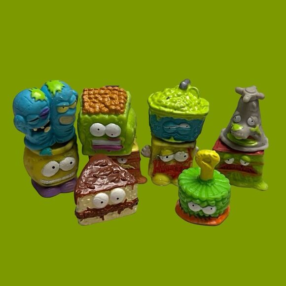 Moose Toys The Grossery Gang Figures & Garbage Cans Lot of 27 - Picture 5 of 6